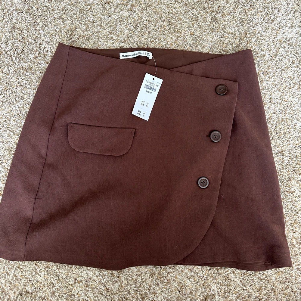Unworn Abercrombie brown skirt, size medium